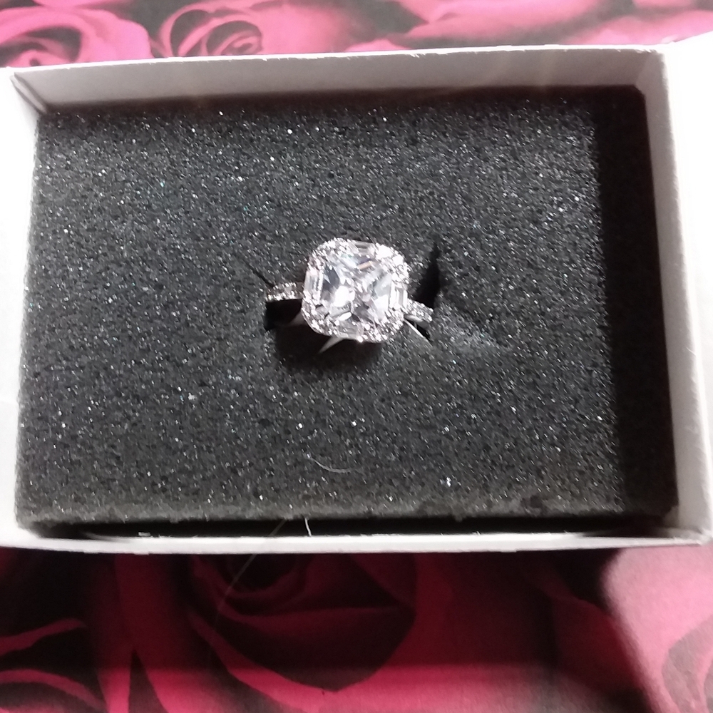 Stunner ring by Lia Sophia Size 10